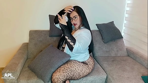 Madrastra traviesa se disfraza de gatúbela para que su hijastro le rompa el culo - Parte 1