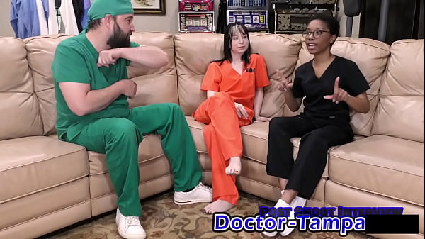 Hübsches BDSM-Teenager-Mädchen