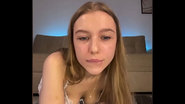 Adolescente anal posa - preciosa