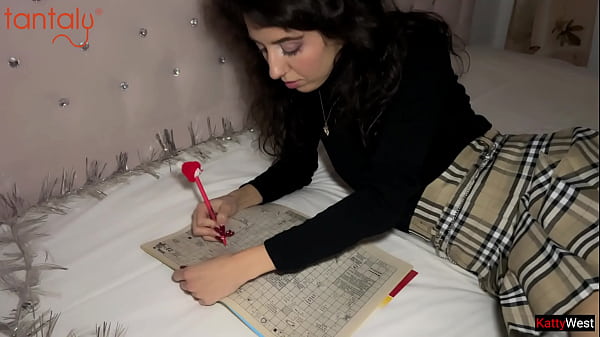 Sexy Teen zieht sich aus – süß