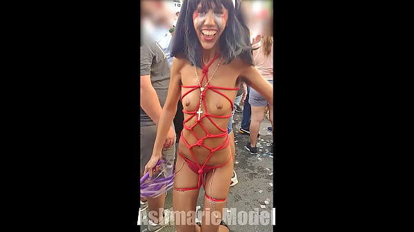 Freches Latina-Teenie-Mädchen