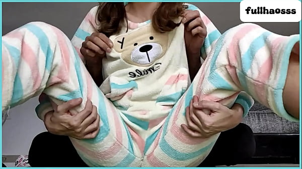 Stiefvater, hör auf damit! Fass meine Muschi und meine kleinen Titten nicht an