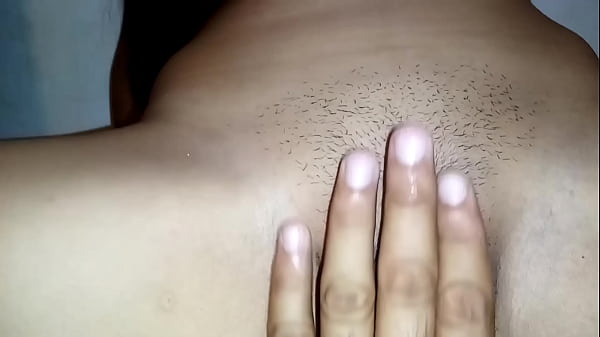 Mi Primo me da mucho placer con su lengua, Chupando mi gran vagina hinchada y lubricada