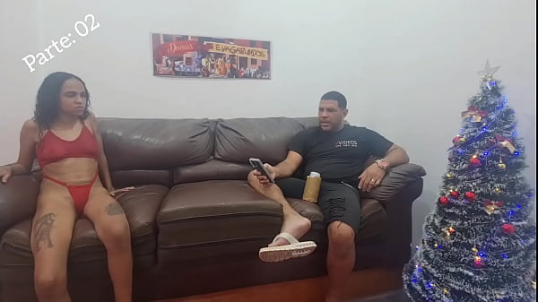 Dessinha, a pequena surfista, faz revelações não só com o ogro Léo: - Quero foder 8 homens, comi dois e gostei.