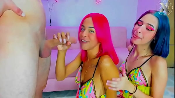 il pigiama party va fuori controllo! SCOPATA IN GOLA PER QUESTE puttane!