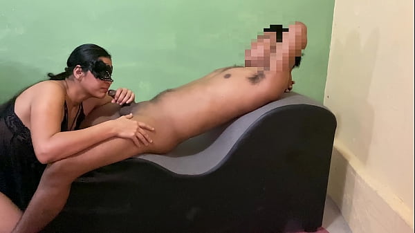 Ich gebe meinem Nachbarn einen Blowjob, weil er mir beim Internet hilft |Submissiveadventures