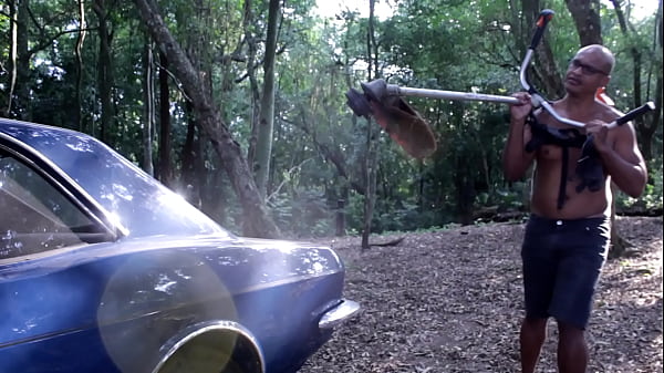 Brenda Floripa bị Alex Lima tông vào lề đường tất cả chỉ vì Dinnigata để cô yên