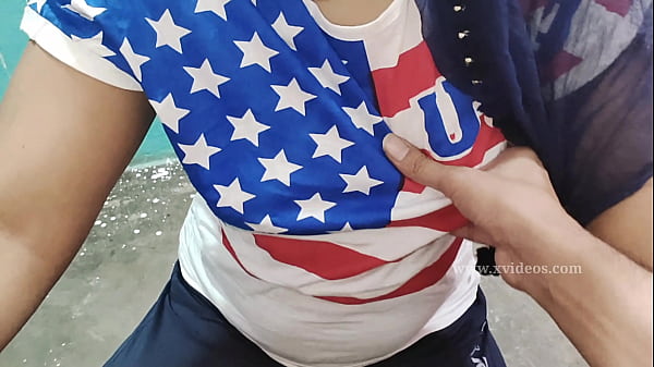 Figa del lavoratore dell'India settentrionale che scopa con il capo desi priya masti con il fidanzato doloroso