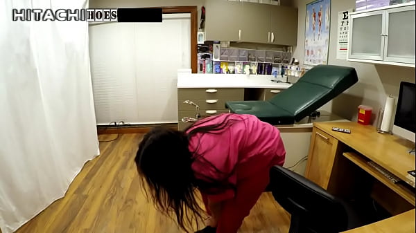 Non dire al dottore che sborro ogni giorno! L'infermiera Blaire Celeste si intrufola nell'aula d'esame e si masturba con la bacchetta magica da HitachiHoes - Reup