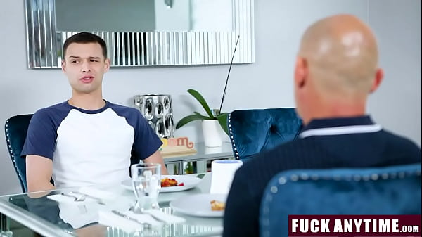 Il figliastro ha accesso gratuito all'assistente di '_s ogni volta che vuole! - Kylie Quinn