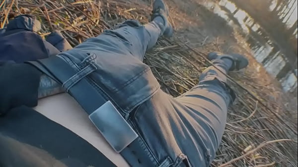 Adolescente atractiva y caliente se divierte - sexy