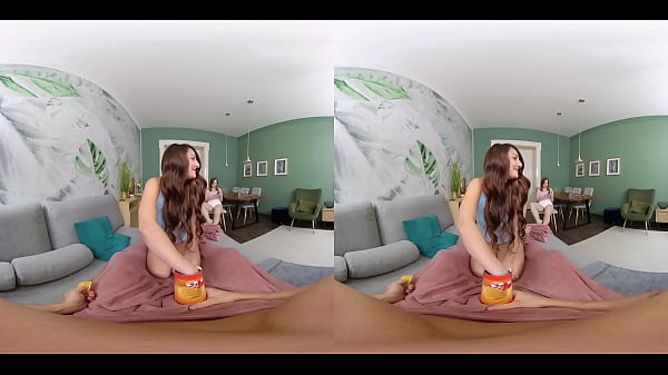 Bella ragazza teenager posa in anale