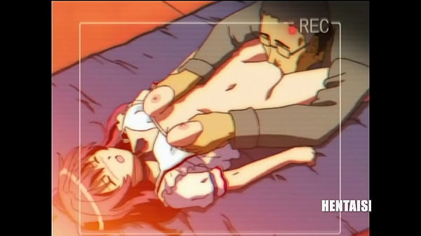 Perversa gli studenti tettoni a scuola e li ricatta