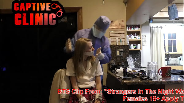 SFW - NonNude dietro le quinte di Ava Siren Strangers In The Night, Giocare con restrizioni e trattenersi, guarda l'intero film su BondageClinic - Reup