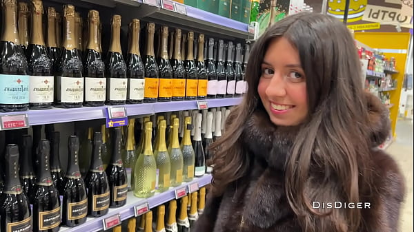 एक बिकाऊ वेश्या को उठाया और उसे चोदने के लिए एक होटल के कमरे में ले गया