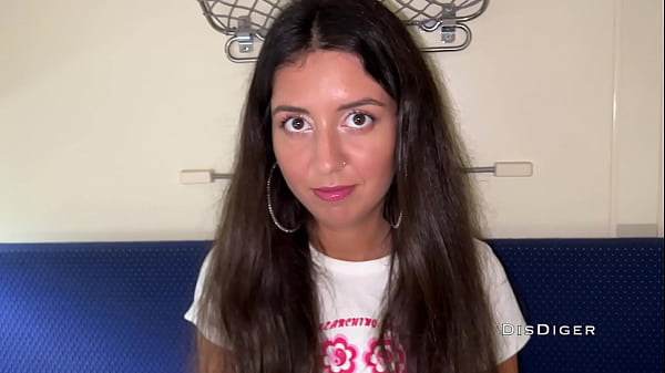 जनता ने रेलवे स्टेशन पर एक सुंदरी को उठाया और ट्रेन में उसके साथ दुष्कर्म किया, जिसका अप्रत्याशित अंत हुआ