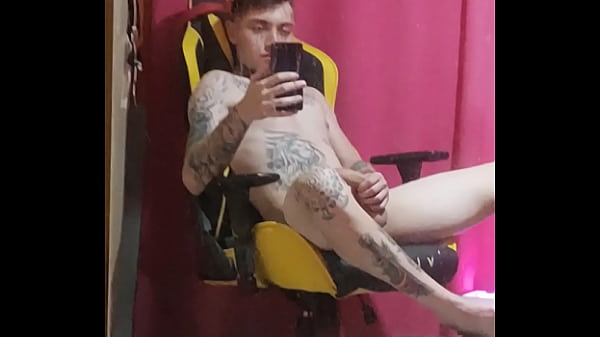 Guardami tutto liscio e delizioso, quindi perché pensi che vorrei stare con persone anziane?