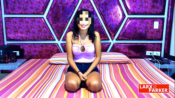 Room Casting 4 : Angela sort de ses études et montre son corps délicieux dont nous allons profiter dans cette audition