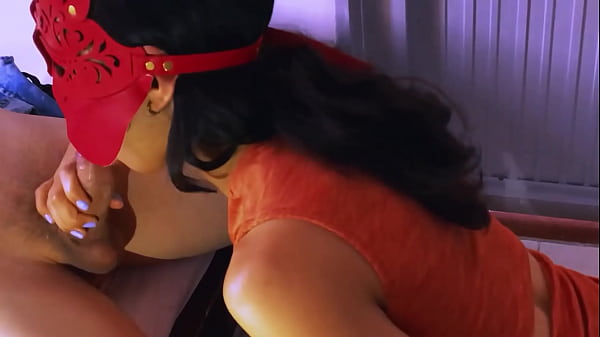 A enteada tinha curvas incríveis que o deixavam louco, e ele não conseguia parar de pensar nela.