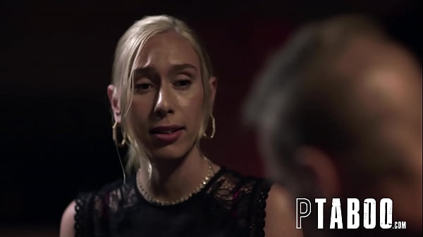 Adolescente mostra il video