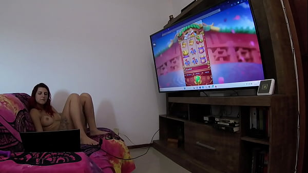 RAGAZZE SEXY CHE SI MASTURBANO LE GAMBE