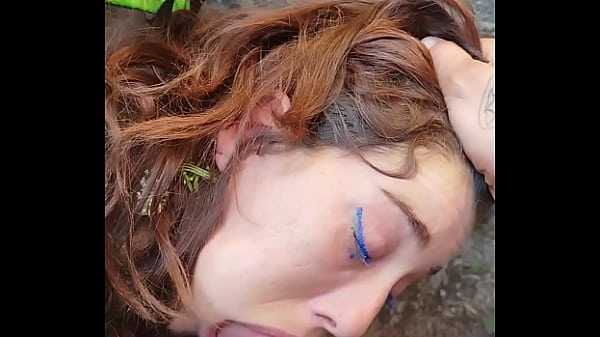 Krizia Tsunami me fait une pipe dans les rues de Pompéi