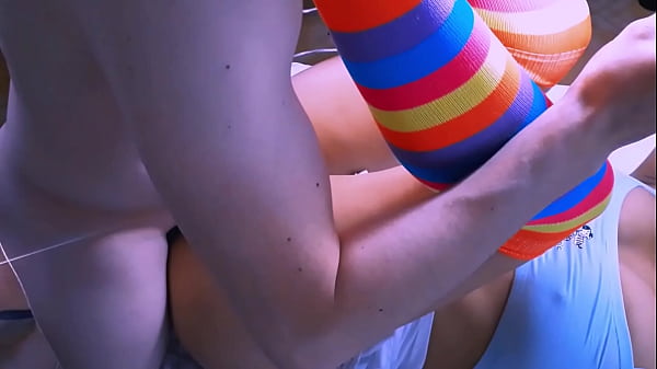 La universitaria fue invitada al departamento de su compañera para estudiar juntas y terminaron disfrutando de una noche apasionada.