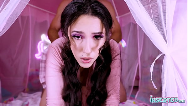 Thiếu niên thổi kèn có vui vẻ Video