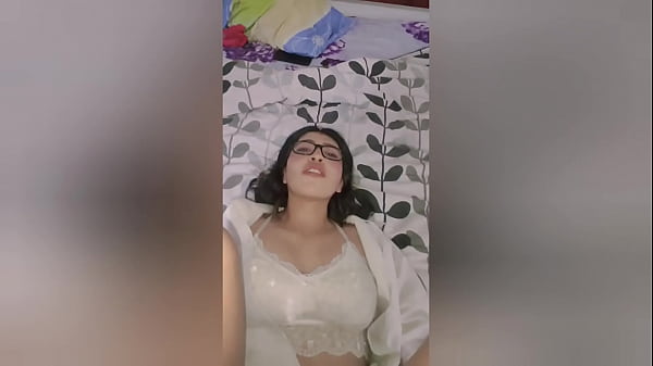 Video bị rò rỉ em gái kế thời đại học của tôi mặc đồng phục trong khi tôi đụ cô ấy và cho tôi một cú thổi kèn thơm ngon