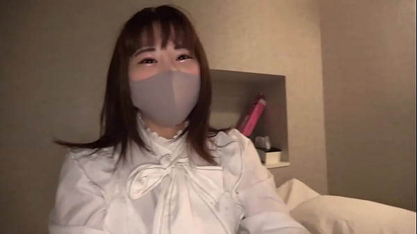 [Geringe Größe 138 cm, große Brüste JD] Ein von Natur aus erotisches College-Mädchen, das sich die Kehle gebrochen hat, nachdem es zu tief war. Sie hat einen Freund, aber sie ist in Doujin AV aufgetreten! ! Monopoly-Chan