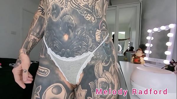 Mikro-Bikini und Spitzen-G-String zum Anprobieren von Haul Melody Radford