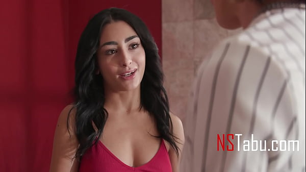 Sedurre la stagista carina con i denti storti