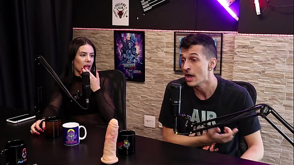 O Pedro fala da Playboy e Santa Caliente quando a negra gostosa se assusta com o pau do Negro Top Del&iacute_cia - Dieni Ga&uacute_cha e Pedro Albuquerque