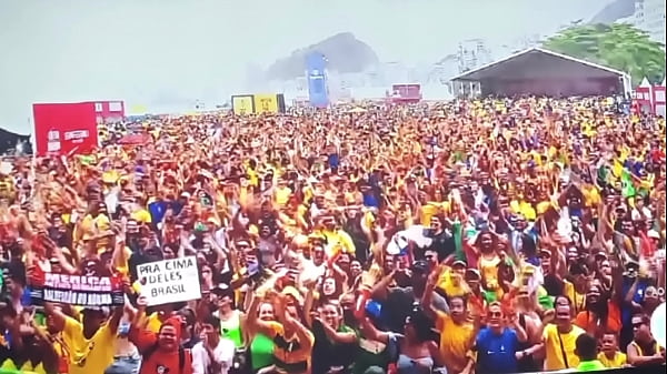 Recebi a visita da gostosa no jogo da copa