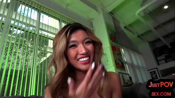 POV Nippon troia scopa mentre parla sporco dopo aver succhiato il cazzo