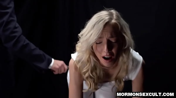 Una teenager calda e giocosa si esibisce - teenager