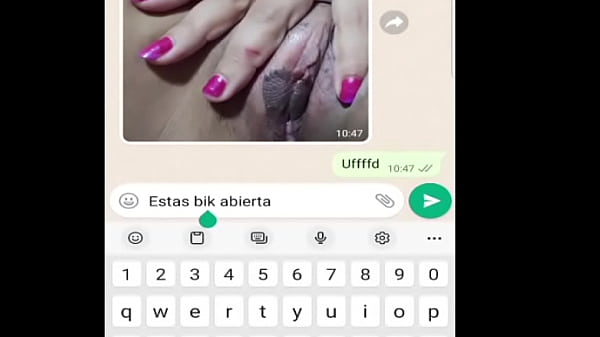 Sensuale ragazza teenager si spoglia da adolescente