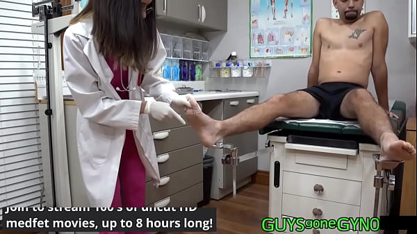 L'adolescente esegue il video