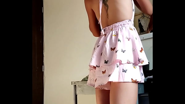 Espiando a mi hermanastra se da cuenta que la estoy grabando y se deja tocar, terminamos cogiendo y me da su culo (VIDEO COMPLETO)