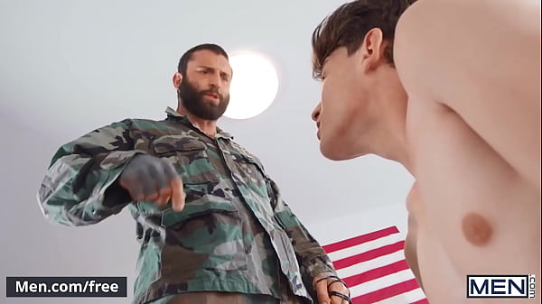 (Markus Kage) Azotes (Edward Terrant) antes de comerle el culo follándolo estilo perrito - Hombres