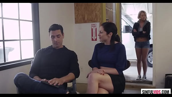 Ragazza teenager castana sveglia