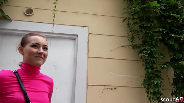 GERMAN SCOUT - Die kleine PAWG-Teenagerin Sandra Zee wird beim Street Casting abgeholt und gefickt