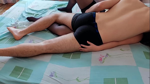 Sie kommt laut und verlangt nach mehr Orgasmen in ihrer Muschi – Luxus-Orgasmus