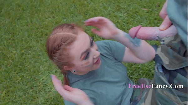 Incredibile bella adolescente si mette in mostra