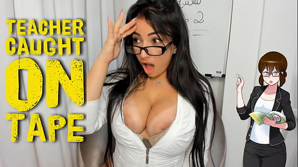 Registrato su nastro, l'insegnante sexy e birichina si è dimenticata di spegnere la videochiamata prima di iniziare a masturbarsi e a venire così appiccicosa nei pantaloni dei jeans