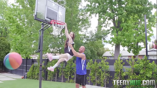 Schauen Sie sich das Teenie-Video mit frechen Teenagern an