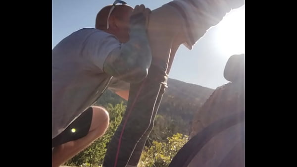 美丽的青少年有有趣的射液