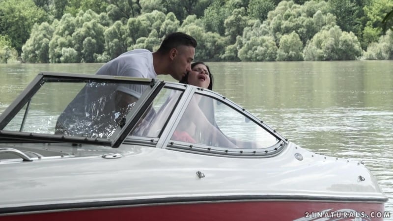 Cassie right, Mugur Ride My Boat [2016 G, hậu môn, thổi kèn, mặt, tinh ranh lớn, babes, tóc đen, tóc nâu, 1080p hd]