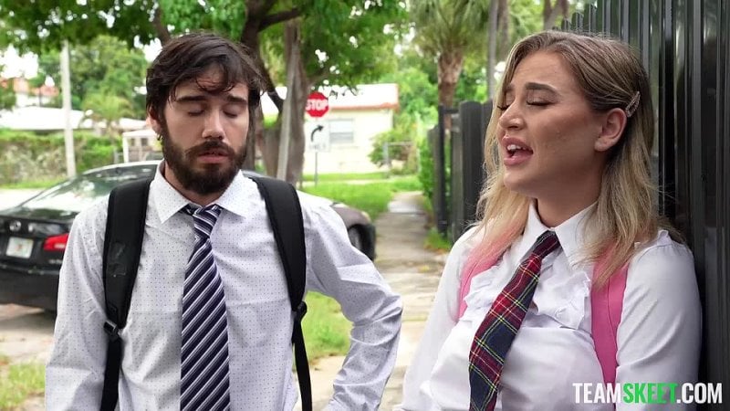 学生在与布莱克·布鲁姆会面色情视频时发生性关系，nade 令人讨厌