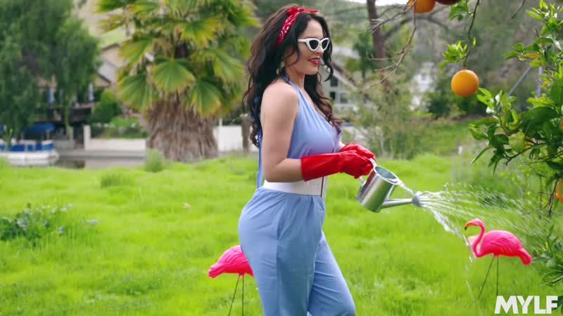 Geschwätzige Stiefmutter fickte ihren geliebten Sohn, MILF, Mutter, Sex, reifer Porno, Sohn, Junge, vollbusige Titten, Titten, Arsch, Liebe, Familie, neues Sperma (heiß und geil)